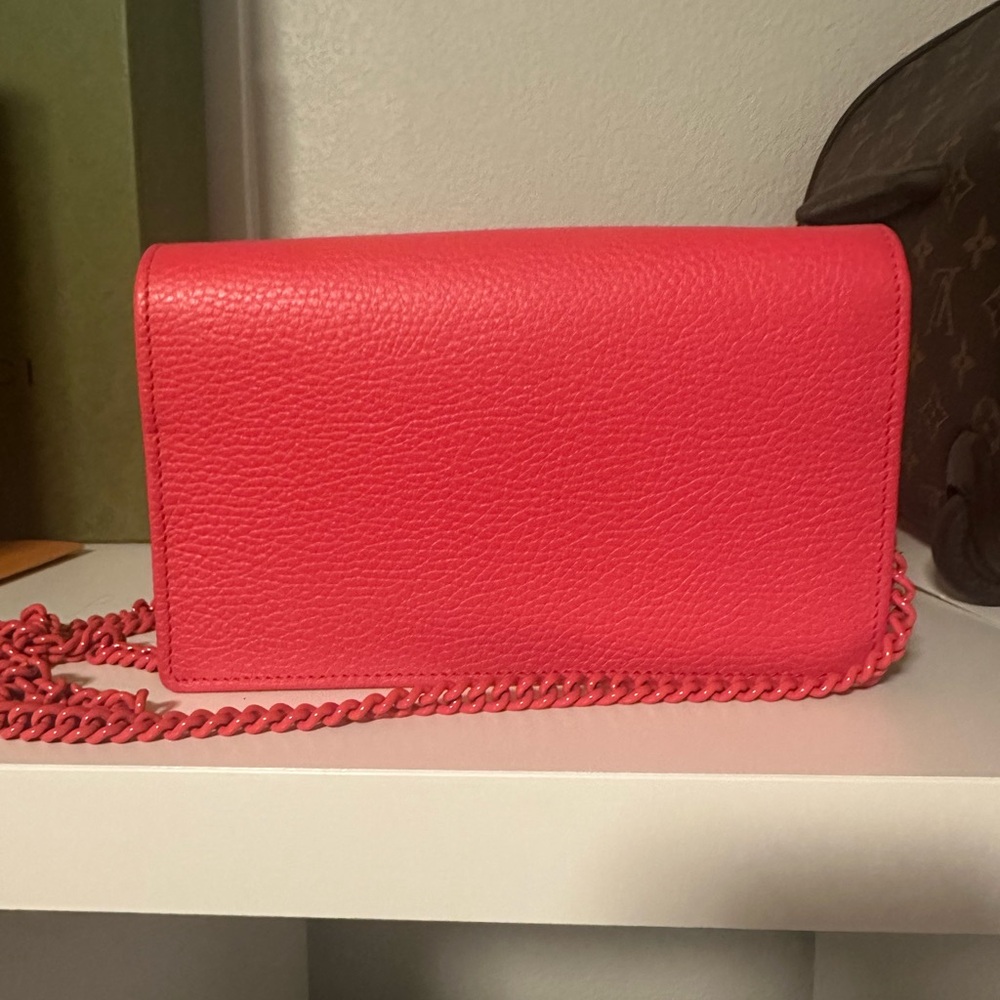Gucci marmont chain bag.
7.87 inches x 4.92 in x 1.57 inches - Picture 2 of 7